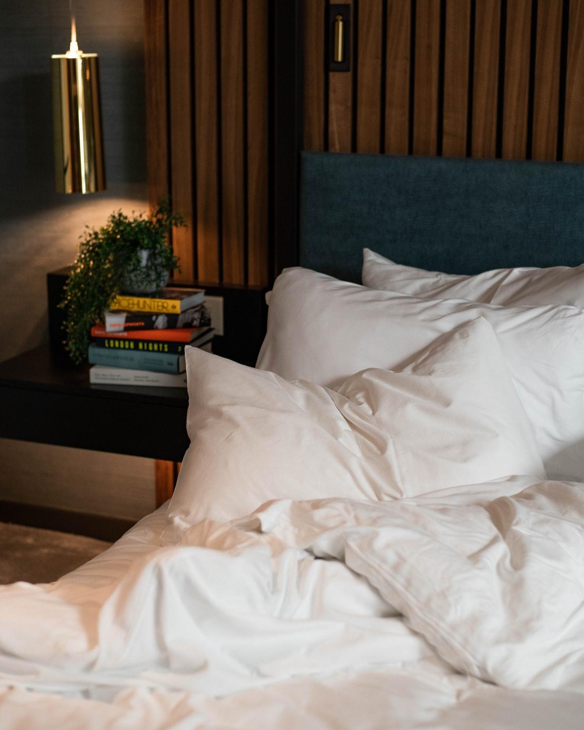 Middle Eight - Covent Garden - Preferred Hotels And Resorts Лондон Екстериор снимка A bed with pillows