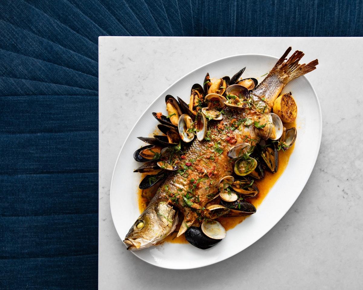 Middle Eight - Covent Garden - Preferred Hotels And Resorts Лондон Екстериор снимка A whole turbot prepared with mussels