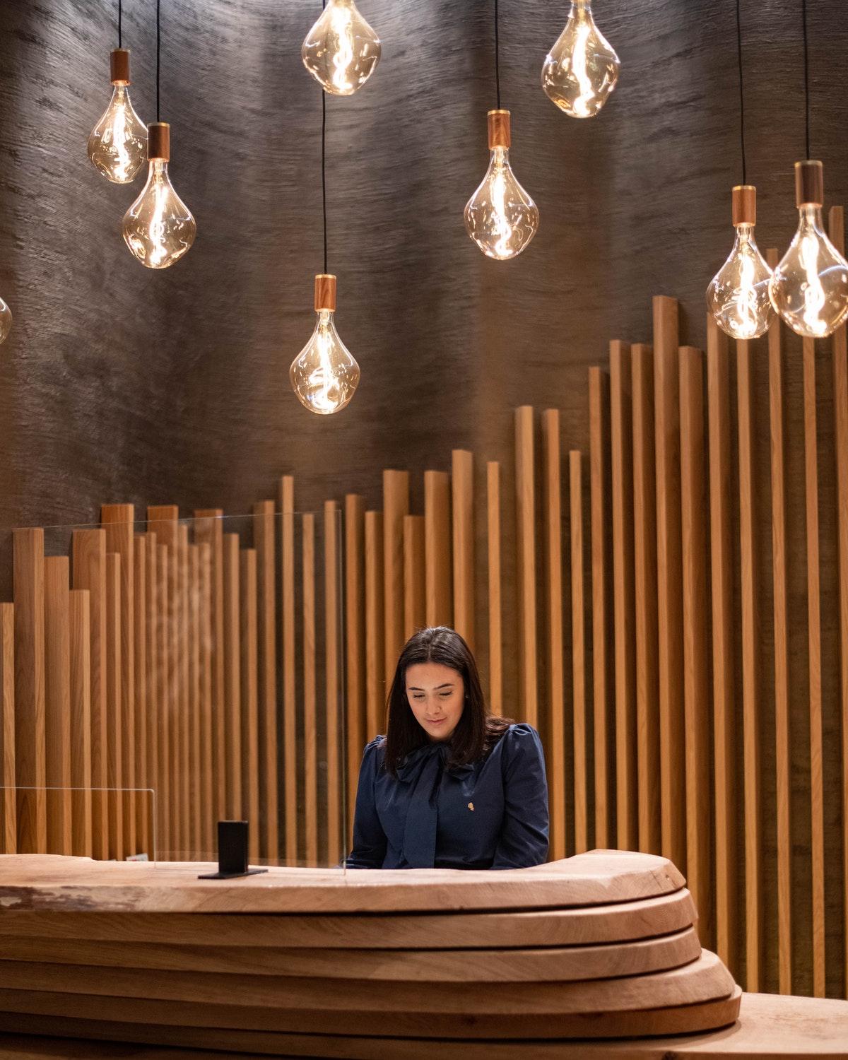 Middle Eight - Covent Garden - Preferred Hotels And Resorts Лондон Екстериор снимка A woman praying in a church