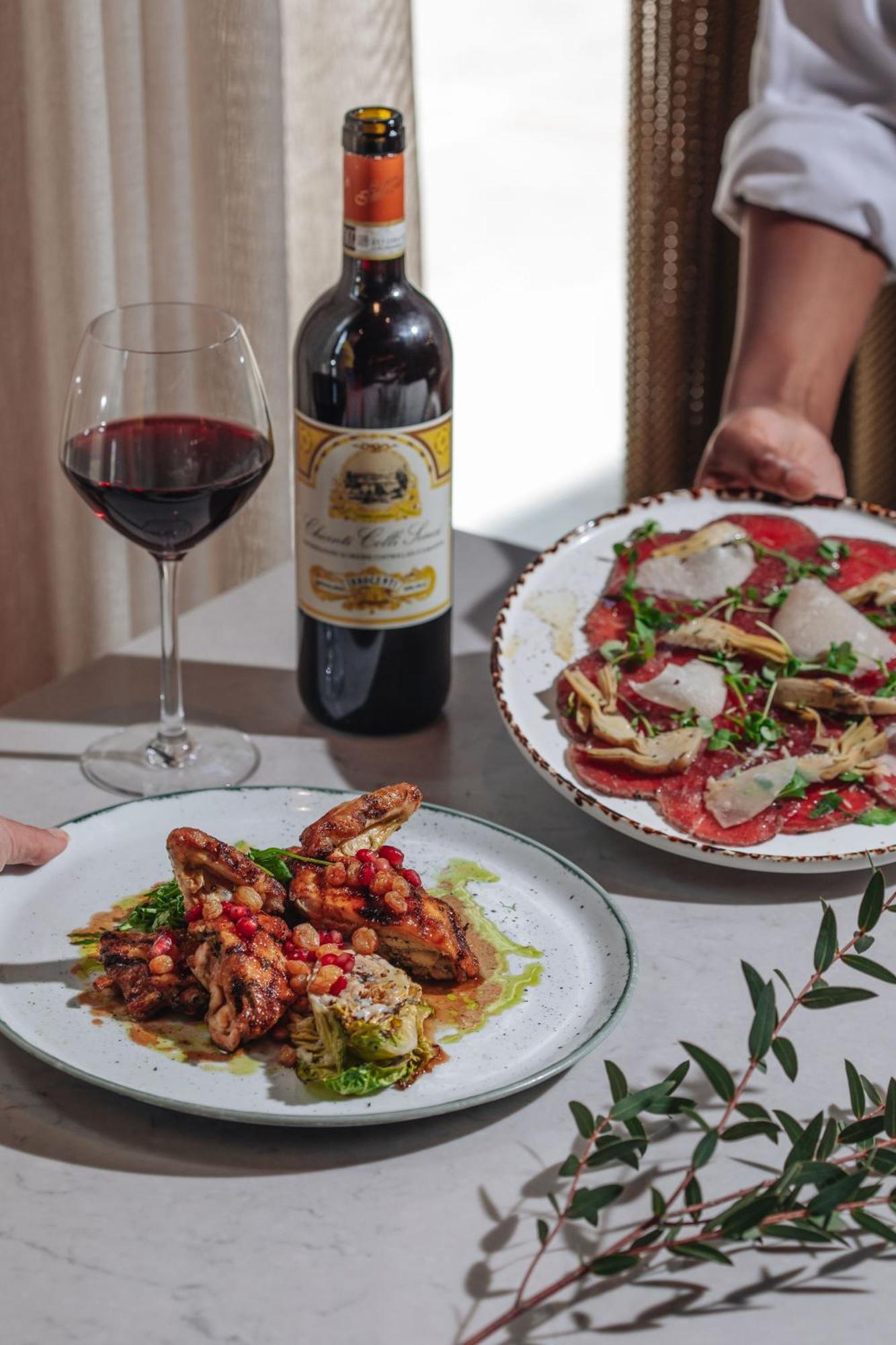 Middle Eight - Covent Garden - Preferred Hotels And Resorts Лондон Екстериор снимка A bottle of Montepulciano d'Abruzzo paired with a meal