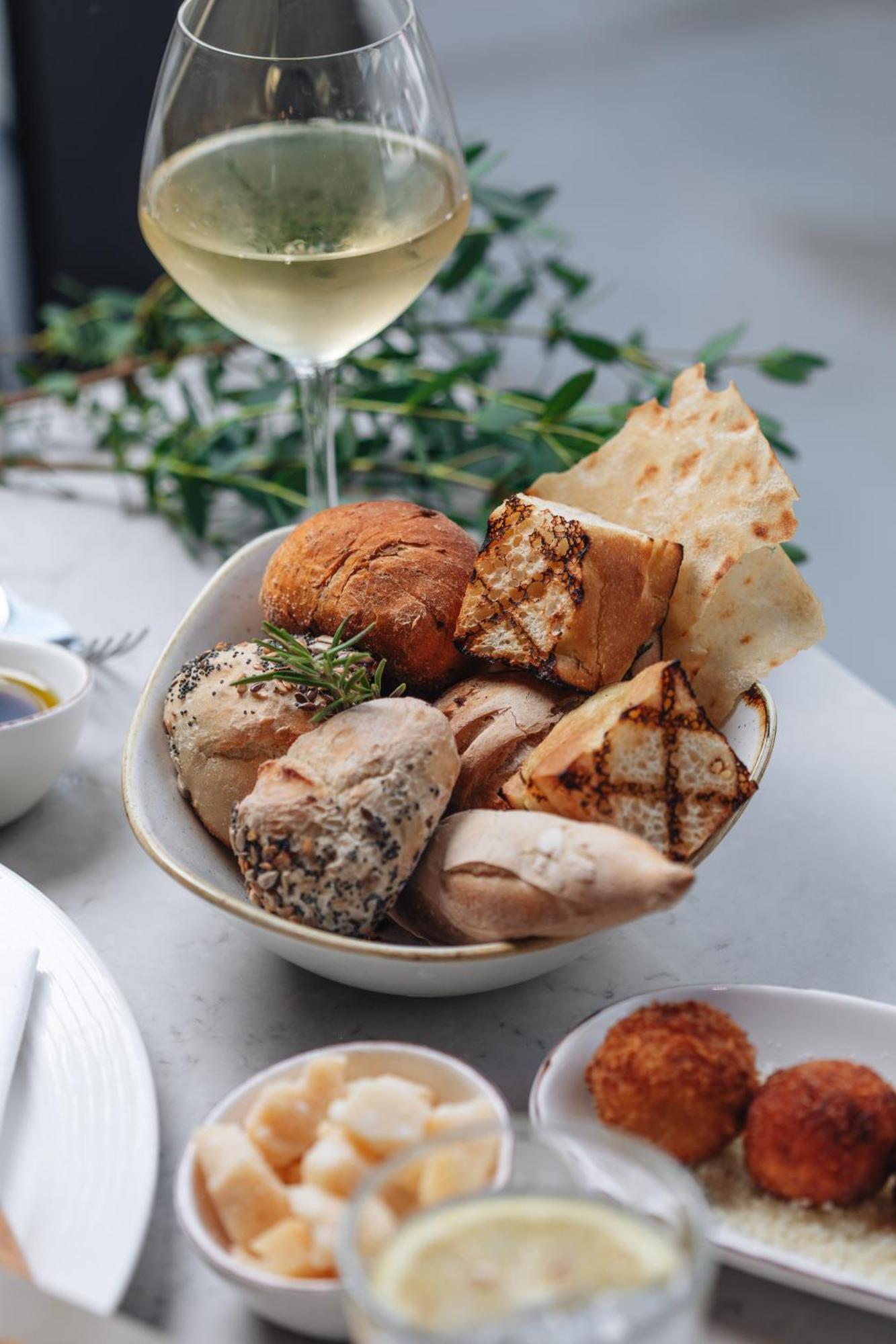 Middle Eight - Covent Garden - Preferred Hotels And Resorts Лондон Екстериор снимка A selection of breads